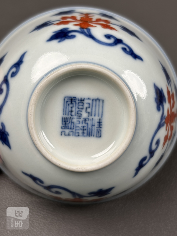 清乾隆 青花矾红宝相花纹杯一对 - 图8